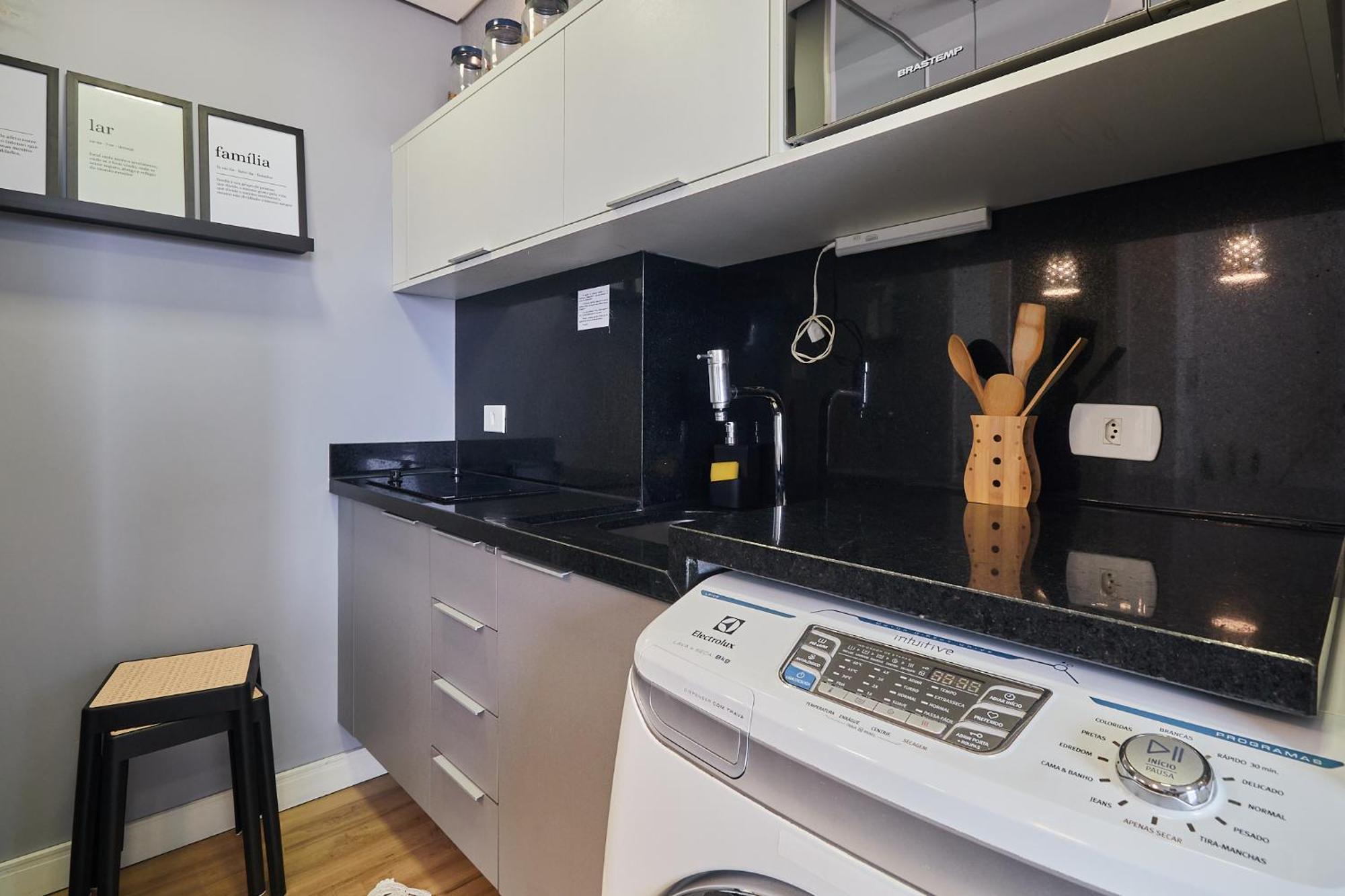 Estudio Aconchegante No Centro De Curitiba - Ar Condicio E Localizacao Perfeita! Luaran gambar