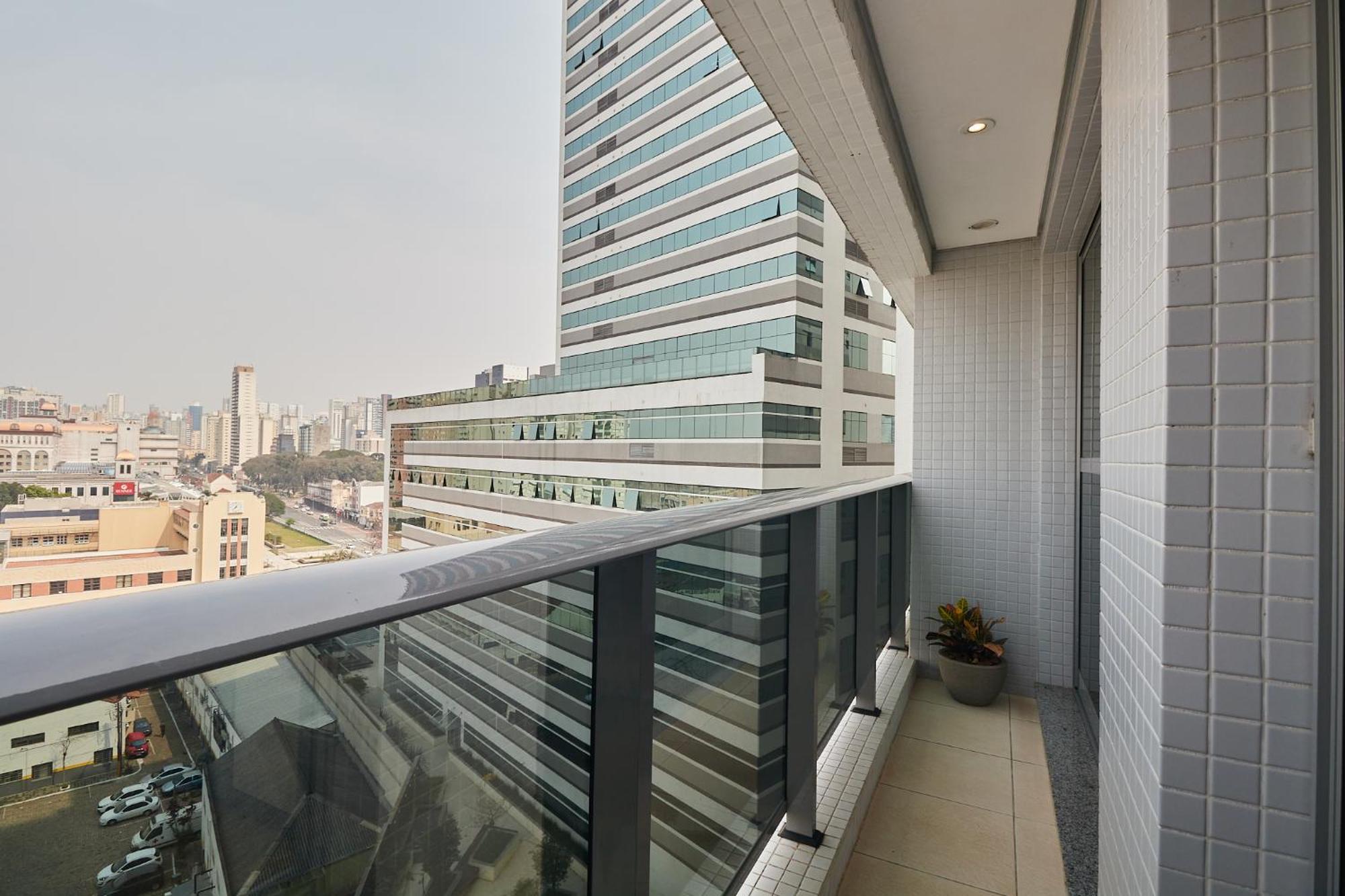 Estudio Aconchegante No Centro De Curitiba - Ar Condicio E Localizacao Perfeita! Luaran gambar