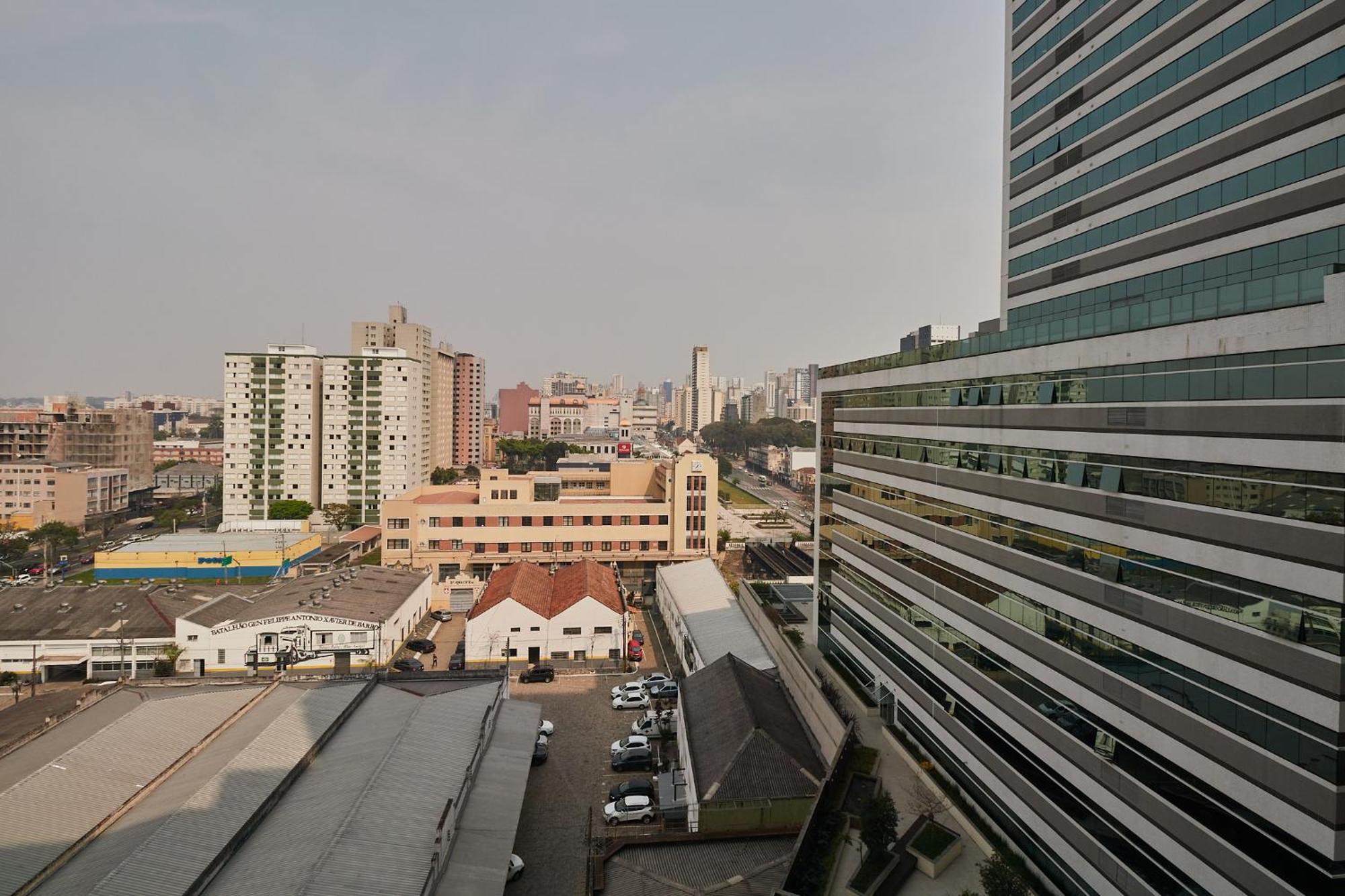 Estudio Aconchegante No Centro De Curitiba - Ar Condicio E Localizacao Perfeita! Luaran gambar